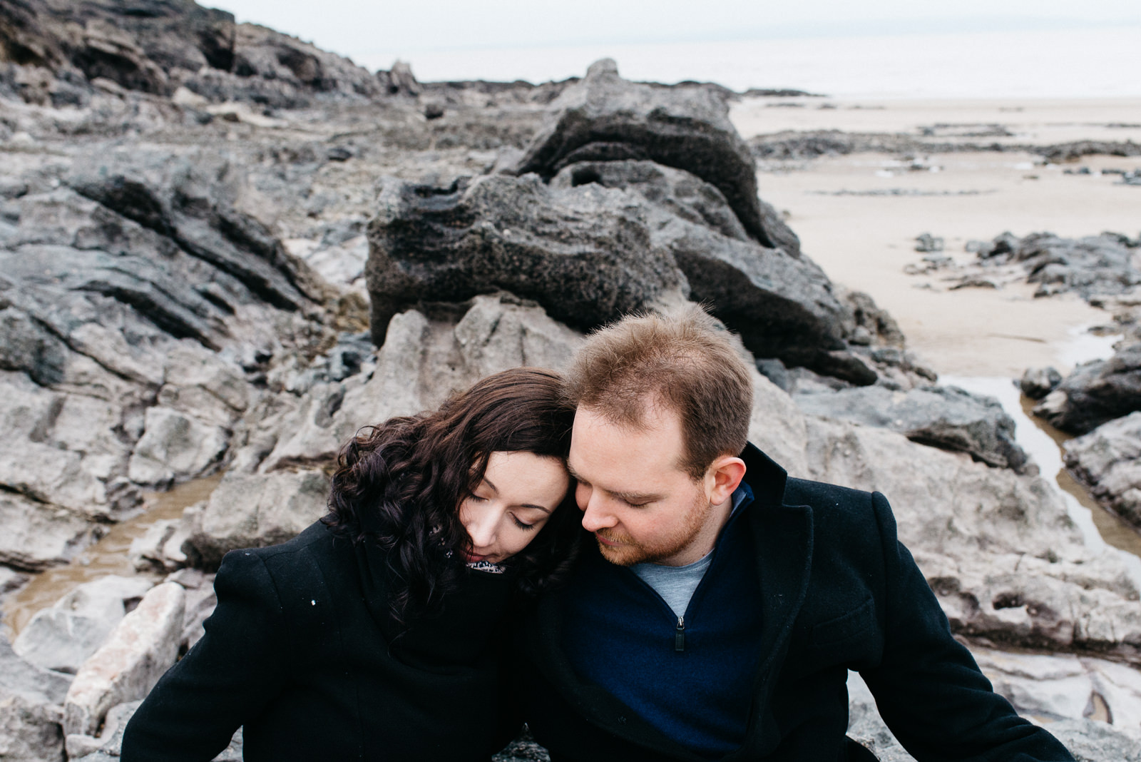 Welsh coast couple shoot at Barry Island // Elaine Williams Photography